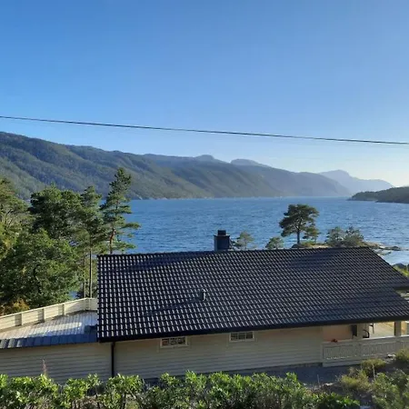 בית נופש Mit Blick Auf Wasser By Interhome